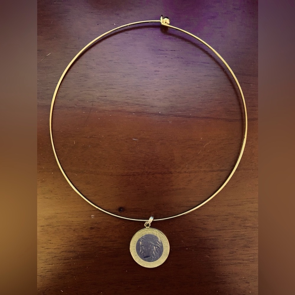 Necklace | Italian Coin Pendant With Wire Choker